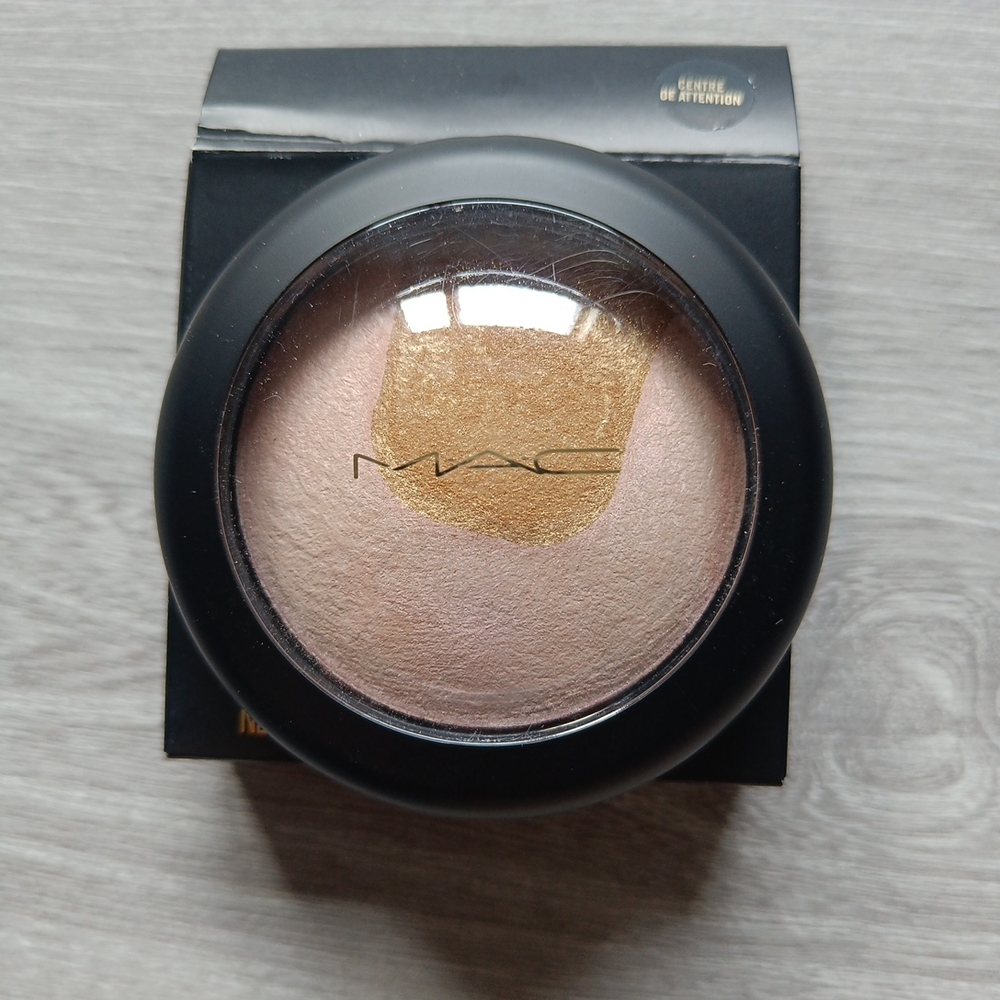 MAC Cosmetics Mineralize Skinfinish Highlighter - Centre Of Attention 30